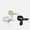 Pier One Bandana Unisex 3 Pack - Foulard - Black/White/Beige -Modern Fashion Shop 07b97c3020c049de90779ce451692b29