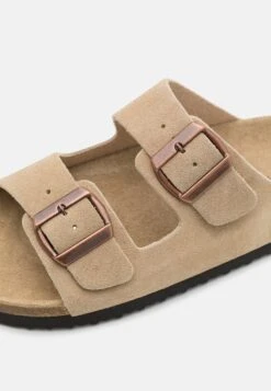 Pier One Leather Unisex - Slippers - Beige -Modern Fashion Shop 1ac33122e3c841b6b5f9c0afc4c244b0