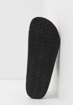 Pier One Unisex - Slippers - Brown -Modern Fashion Shop 23e143c048ee4fd8b5e22a3556ccfbfb