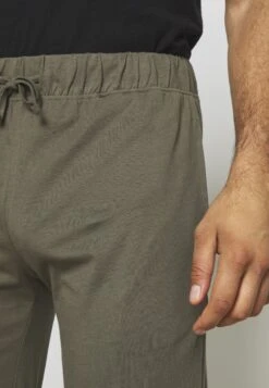 Pier One 2 Pack - Pyjama Bottoms - Black/Khaki 13 Pier One 2 Pack - Pyjama Bottoms - Black/Khaki -Modern Fashion Shop 2d7e8aabb1c34004a160f9bd3c559011