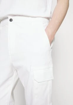 Pier One Cuffed Skinny Trouser- Cargo Trousers - White -Modern Fashion Shop 3210064fb06746c49b8f6da54ce68393