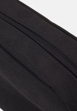 Pier One Wash Bag - Black -Modern Fashion Shop 6b8bd890dcad4cf6adb25ca1146f7127