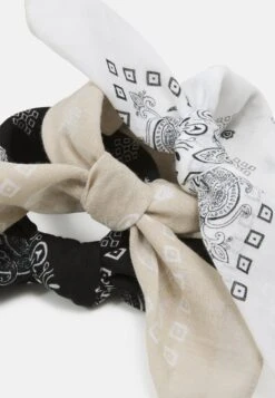 Pier One Bandana Unisex 3 Pack - Foulard - Black/White/Beige -Modern Fashion Shop c2ede95d3e4443e6ac8cd75fce932acc