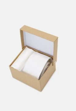 Pier One Set - Pocket Square - White -Modern Fashion Shop cc5c1369efc3414f9ad0b2848d35ffe7