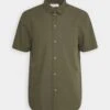 Pier One Seersucker Kent- Shirt - 604 - Olive -Modern Fashion Shop e1b7cb79db8f4e649a91aefa682f31c4