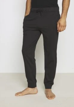 Pier One 2 Pack - Pyjama Bottoms - Black/Khaki 11 Pier One 2 Pack - Pyjama Bottoms - Black/Khaki -Modern Fashion Shop fe5c2cc23c2e4fb890071d571c59f273